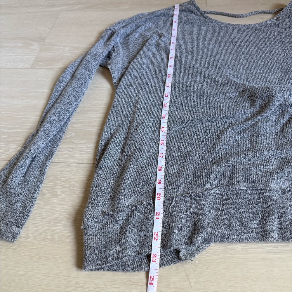 ✨ Express Gray Asymmetrical Long Sleeve Top - Picture 4 of 7